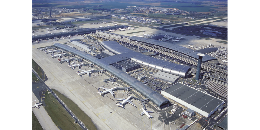 Ponadczasowa stal nierdzewna w sercu lotniska Paris-Charles de Gaulle